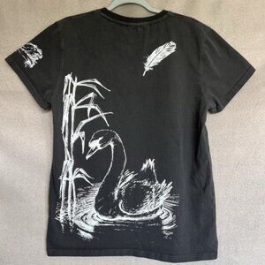 Well Known Studios Graphic TShirt Sz Medium Swan Black Short‎ Sleeve Shirt AOP